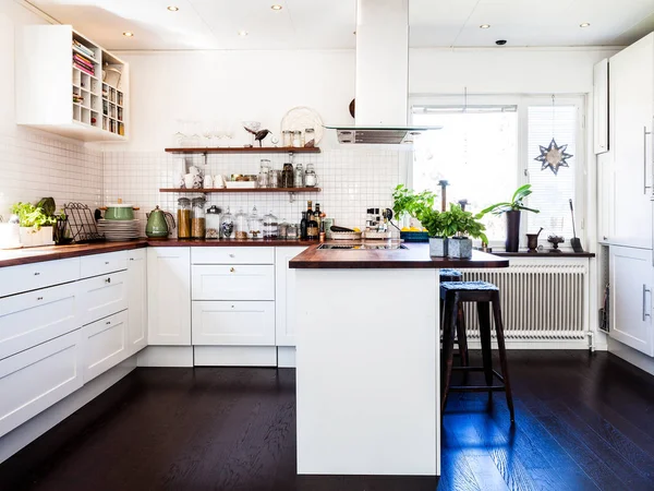 Stylish Kitchen Interior Dark Wooden Floor White Cupboards — Stock Photo, Image