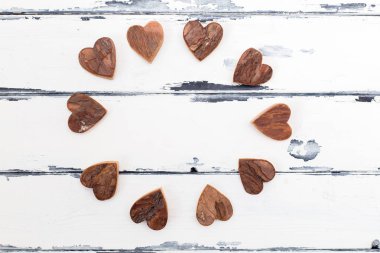 kalp şeklinde kabuğu çemberi