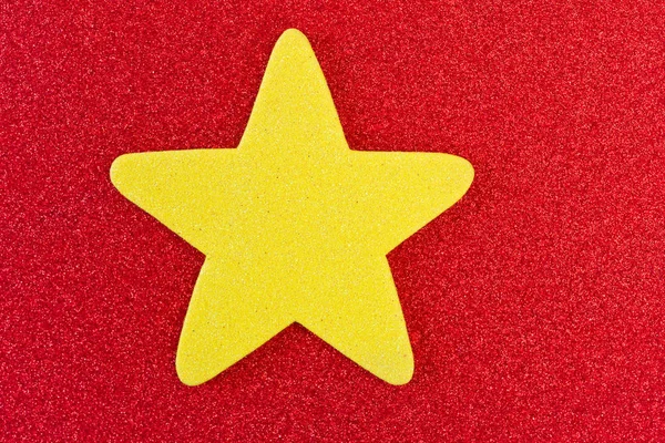 Forma Estrella Amarilla Sobre Fondo Rojo Brillante —  Fotos de Stock