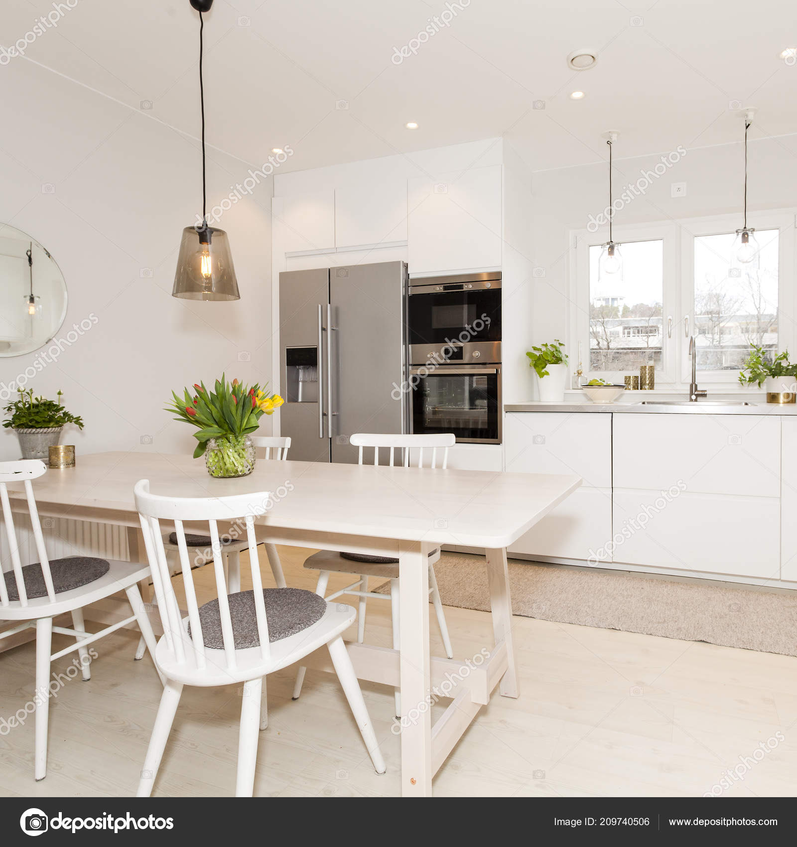 Ausgefallene Küche Interieur Mit Küche Tisch Und Stühlen — Stockfoto ... Ausgefallene Küche Interieur Mit Küche Tisch Und Stühlen — Stockfoto ...