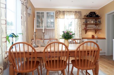 mutfak masasında pencerenin arka plan üzerinde