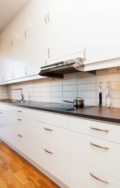 bir mutfak evye tezgah üstü detay