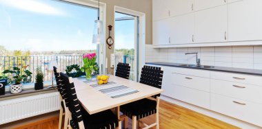 süslü mutfak iç arka plan üzerinde başlık sayfası