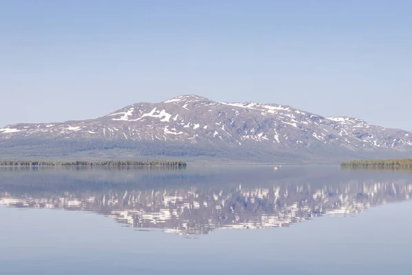 Montañas Suecas Reflejadas Lago Montaña —  Fotos de Stock