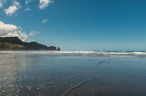 Vista Costa Bethells Beach Con Acantilados Árboles Henga Cerca Auckland — Foto de Stock
