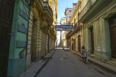 La Habana, Cuba-26 Kasım 2017: Habana sokaklarında günlük yaşam. 