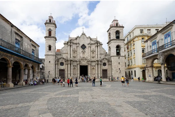 哈瓦那 11月26日 圣母玛利亚大教堂在大教堂广场中心的老哈瓦那 — 图库照片