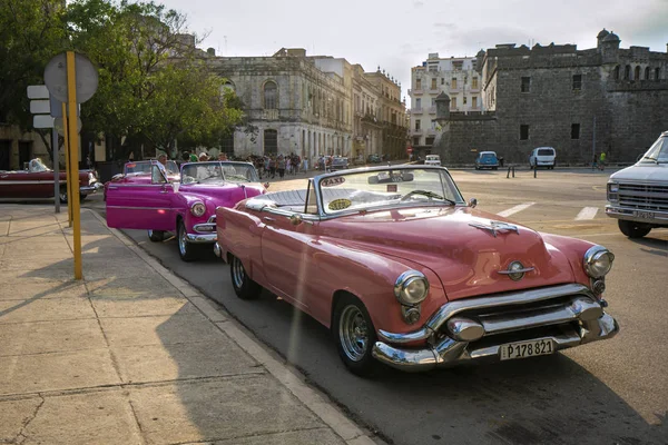 哈瓦那 古巴在 2017年11月26日 哈瓦那大街上的 Oldtimer — 图库照片