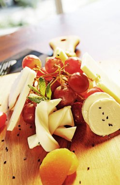 Güzel hazırlanmış kahvaltı tabağı