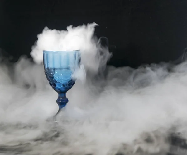 Fehér Füst Áramló Egy Üveg Pohár — Stock Fotó