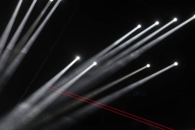 Boş sahnede ışık yaktı