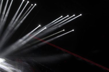 Boş sahnede ışık yaktı