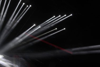 Boş sahnede ışık yaktı