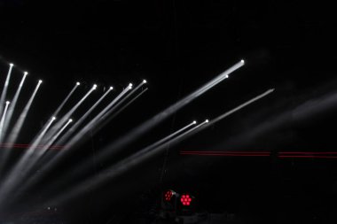 Boş sahnede ışık yaktı