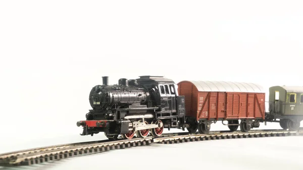 Beyaz arka plan üzerinde tren