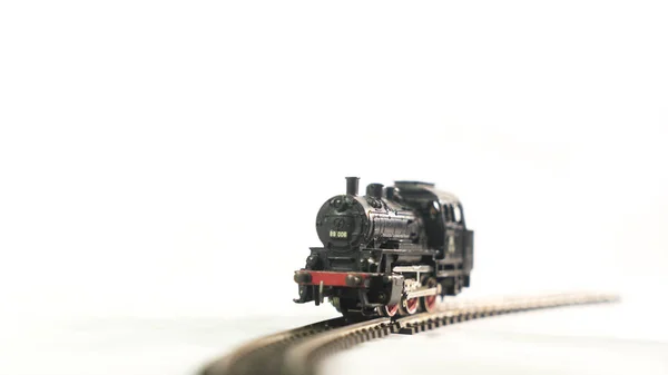 Beyaz arka plan üzerinde tren