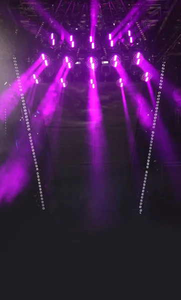 Boş sahnede ışık yaktı