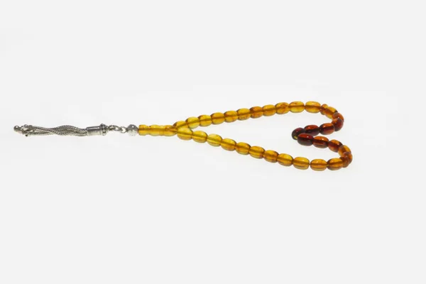 Beyaz zemin üzerinde dini tespih