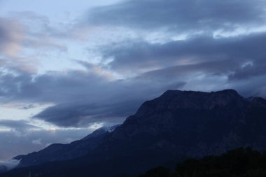bulutlu dağ, sisli dağ