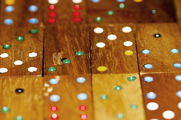 Dominosteine Und Zahlen Aus Holz — Stockfoto
