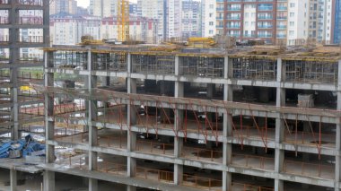 İnşaat alanında, vinç ve inşaat iş