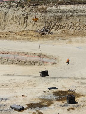 İnşaat alanında, vinç ve inşaat iş