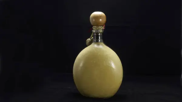 Vieja Botella Licor Con Tapa Madera — Foto de Stock