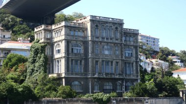 Zeki Paşa Konağı, Istanbul Boğazı, Rumeli Kalesi, Türkiye. Fatih Sultan Mehmet Köprüsü Rumelihisarı ve Boazii nadir taş konakları biri hemen altında yer alan konak önemli bürokra biri olan Zeki Paşa tarafından yaptırılmıştır