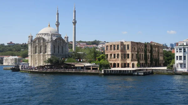 Мечеть Ортакой Стамбул Турция — стоковое фото