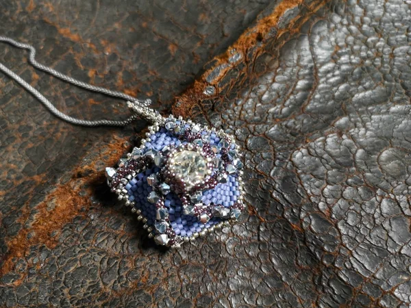 Handgemachte Perlenkette für Frauen — Stockbild Handgemachte Perlenkette Für Frauen — Stockfoto