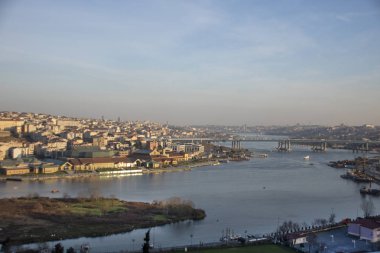Bu köprüsünün Haliç (kol dayama, yangın). Köprü Karaky bölgesi ve Eminn bölge bağlanır. Istanbul dünyanın en büyük şehirlerinden biridir. Istanbul Galata Köprüsü görünümünü. -Resim