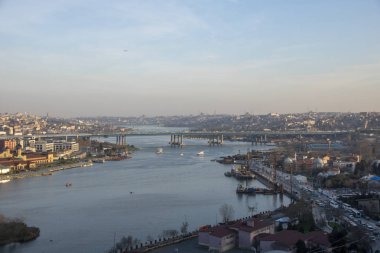 Bu köprüsünün Haliç (kol dayama, yangın). Köprü Karaky bölgesi ve Eminn bölge bağlanır. Istanbul dünyanın en büyük şehirlerinden biridir. Istanbul Galata Köprüsü görünümünü. -Resim
