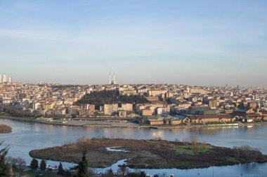 Bu köprüsünün Haliç (kol dayama, yangın). Köprü Karaky bölgesi ve Eminn bölge bağlanır. Istanbul dünyanın en büyük şehirlerinden biridir. Istanbul Galata Köprüsü görünümünü. -Resim