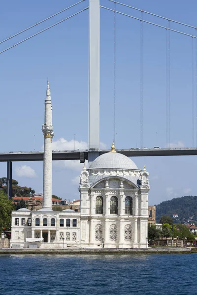 Ortaky Mešita Jednu Nejmalebnějších Nastavení Všech Mešit Istanbulu — Stock fotografie