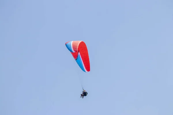 オルデニズ フェティエ ムグラ トルコでのパラグライダー — ストック写真