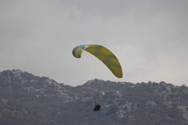 Oludeniz'de Yamaç Paraşütü, Fethiye, Muğla, Türkiye