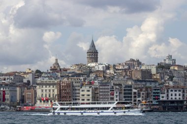 Galata Kulesi, Galata Kulesi Türk, İstanbul'un en yüksek ve en eski kulelerinden biridir. 63 metre (206 feet) yüksek kule