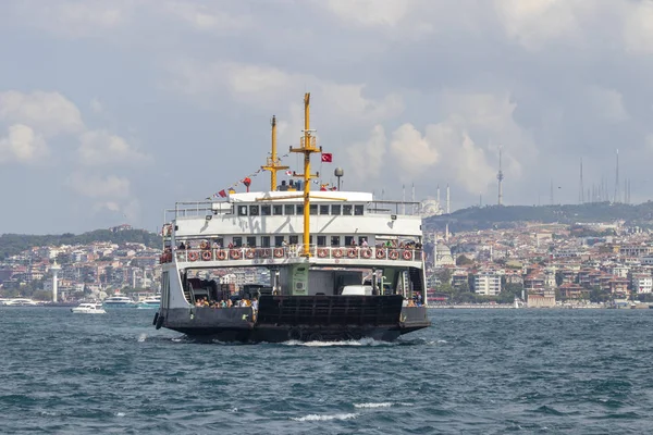 Boszporusz Ban Isztambulban Törökországban Működő Utasszállító Kompok — Stock Fotó