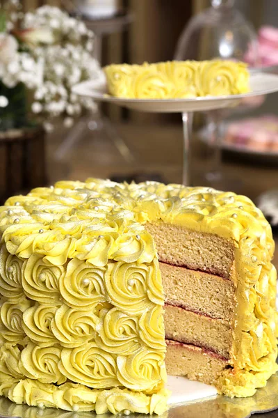 Gelin pasta-şık-düğün-kek-dekore edilmiş
