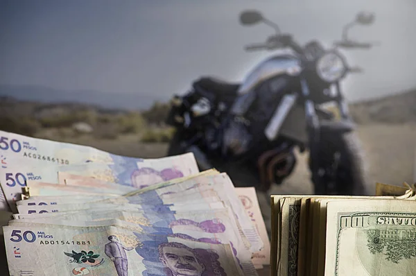 motosiklet-bir koruyucu hayalleri satın almak için tasarruf