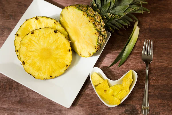 Tropical Fruit Pineapple Ananas Comosus Presented Thin Pieces — Stock Photo, Image