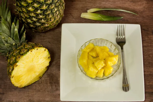 Tropical Fruit Pineapple Ananas Comosus Presented Thin Pieces — Stock Photo, Image