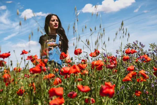 güzel bir kadın ile haşhaş