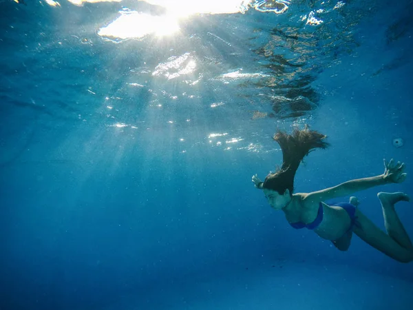 Femme Enceinte Sous Eau Une Piscine — Photo