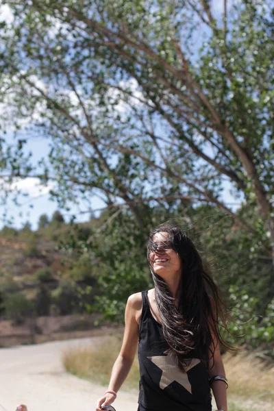 dağda güzel kadın