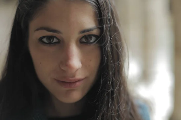 Kışın güzel kadın