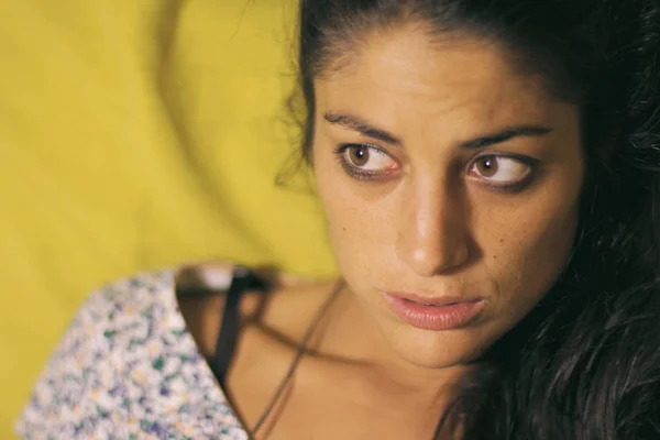 korkmuş kadın portresi