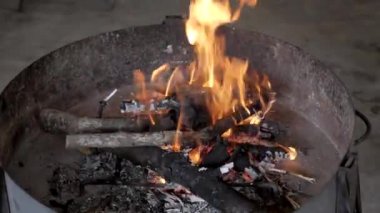 Kömür ve yangın Barbekü için