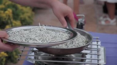 Bir düğünde yemek elvers