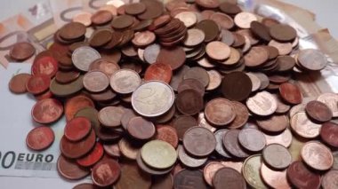 Çok sayıda sikke ve paralar, Euro, para